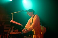 ナカムラリョウ（G, Syn / 科楽特奏隊、ex. throwcurve）（撮影：緒車寿一）