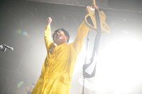 ハヤシ（G, Vo, Syn, Programming）（撮影：緒車寿一）