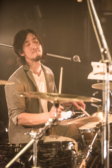 ZAX（Dr）（Photo by Daisuke Ishizaka[Hatos]）