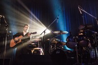 アンコールで「A fool born in April」を演奏するPABLO（Vo, G）。（Photo by Daisuke Ishizaka[Hatos]）