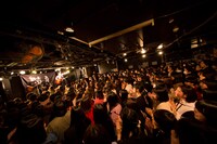 「菌育」神奈川公演の様子。（撮影：山川哲矢）