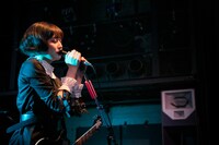 ナナヲアカリ（撮影：米山三郎 [SignaL]）