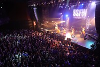 「ロングフリーライブ～東京進行大作戦（番外編！公開PV収録も兼ねてます！）」の様子。（写真提供：エイベックス）