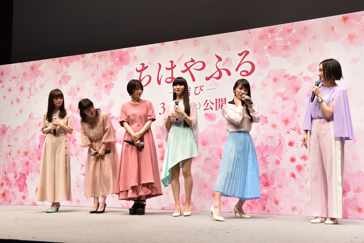 あ～ちゃんのレクチャーを受ける登壇者たち。
