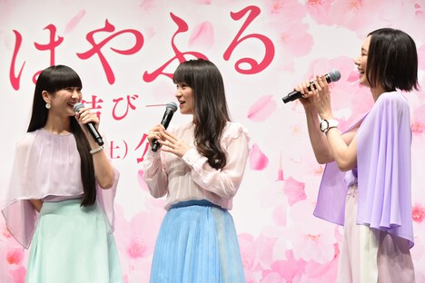 映画の感想を語り合うPerfume。