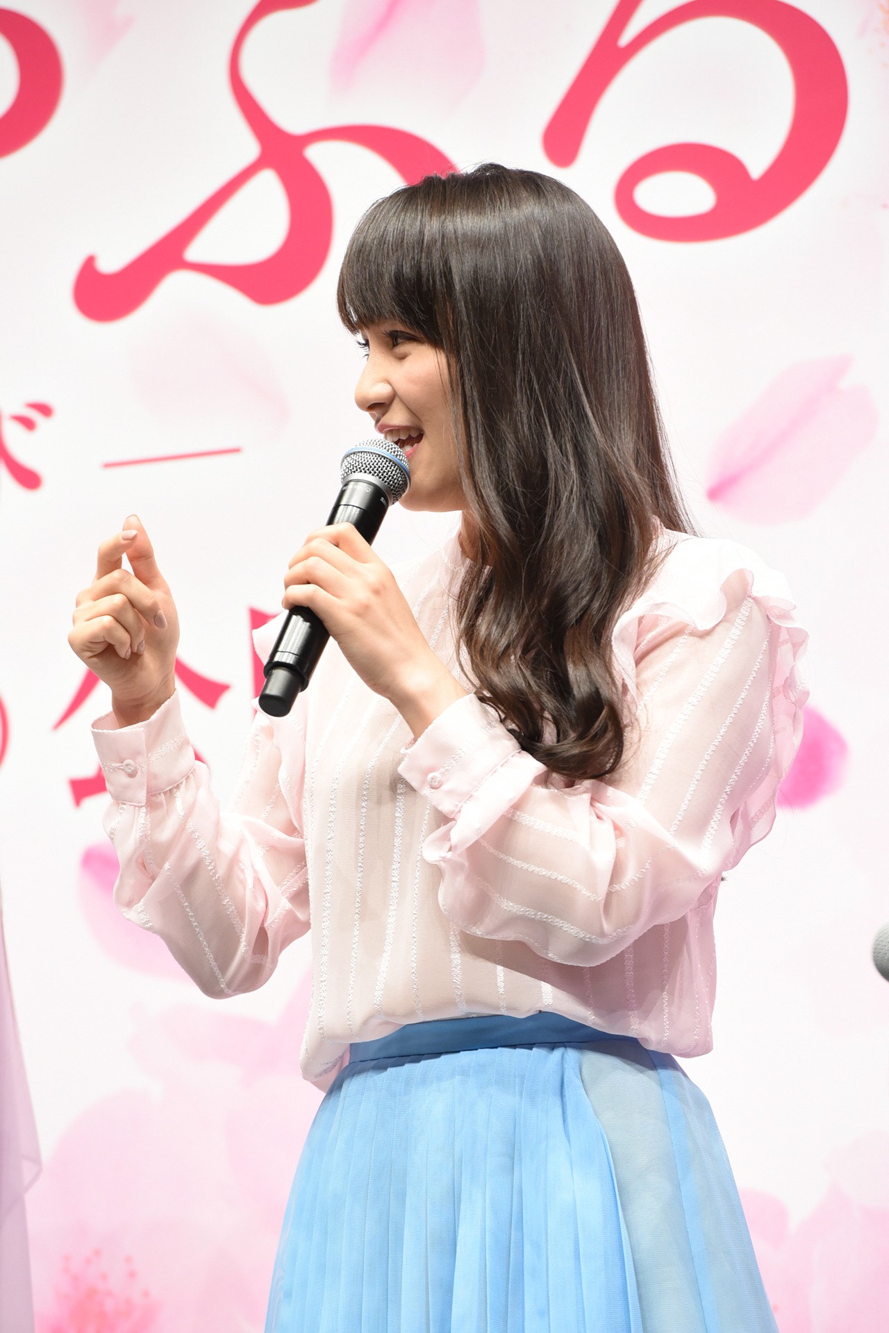 硬いポテトでケチャップをねぶる様子を説明するあ～ちゃん（Perfume）。