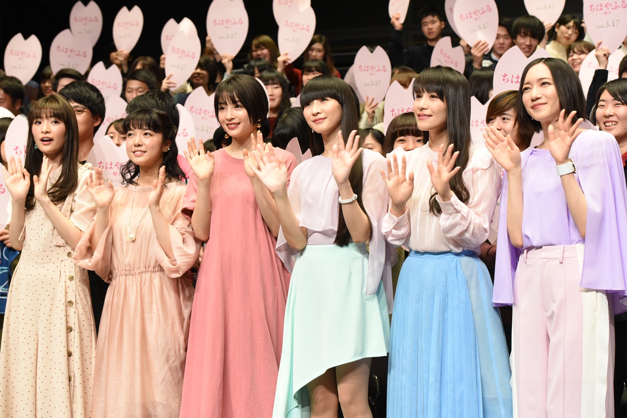 左から優希美青、上白石萌音、広瀬すず、かしゆか、あ～ちゃん、のっち。