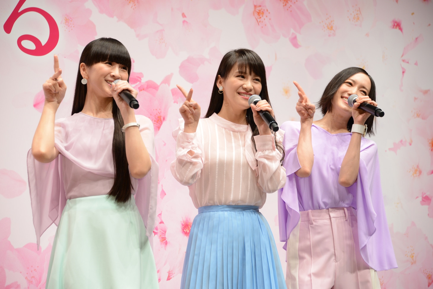 左からかしゆか、あ～ちゃん、のっち。