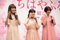 左から優希美青、上白石萌音、広瀬すず。