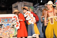 ルフィに迫られ照れる生駒里奈。