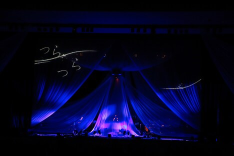 「Uru Live『monochrome～吹き沁む頬に熱いザフサス～』supported by uP!!!」の様子。（撮影：西槇太一）