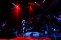 中島美嘉のツアー最終公演の様子。