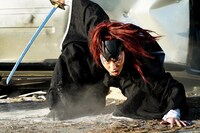 人気画像6位は「MIYAVIが死神に、実写版『BLEACH』で朽木白哉演じる」より、早乙女太一扮する阿散井恋次。 (c)久保帯人／集英社 (c)2018 映画「BLEACH」製作委員会