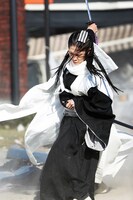 人気画像4位は「MIYAVIが死神に、実写版『BLEACH』で朽木白哉演じる」より、MIYAVI扮する朽木白哉。 (c)久保帯人／集英社 (c)2018 映画「BLEACH」製作委員会