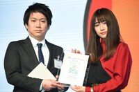 地方賞・四国ブロック賞を受賞したsympathyの柴田ゆう（Vo, G / 写真右）。