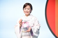 部門賞・演歌賞を受賞した葵かを里。