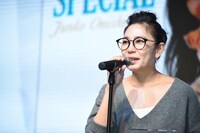 受賞の感想を語る大西順子。