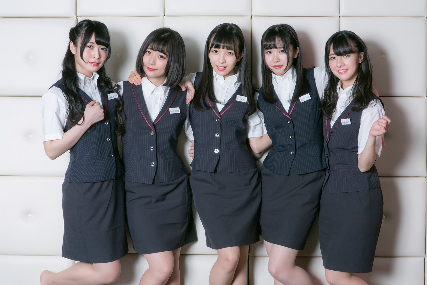 ビッグエコー店員に扮した神宿。