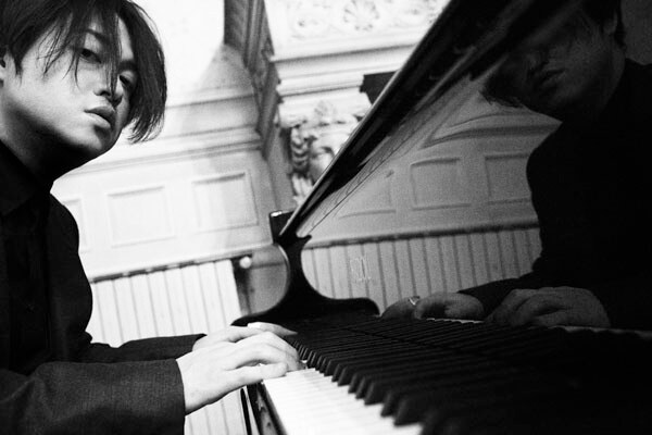 渋谷慶一郎、デヴィッド・リンチProdのクラブでソロライブ