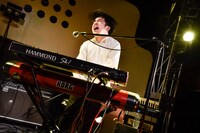 谷口雄（Key, G, Accordion）（撮影：高田梓）