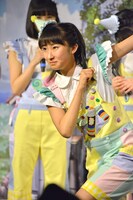 「イナバウアーと見せかけてのバッティング」という謎の一発ギャグを披露する塚本颯来。