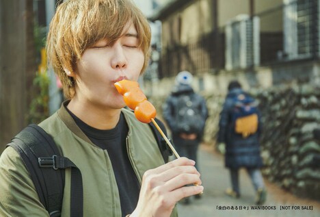 ヴィレッジヴァンガードのオンラインストアでの購入者に配布されるフォトカードのサンプル。