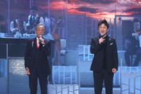 「サライ」を熱唱する谷村新司と石丸幹二。（写真提供：フジテレビ）