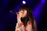 MOMOKA（写真提供：ソニー・ミュージックレコーズ）