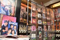 会場ロビーに飾られたCoCoの貴重な資料の数々。