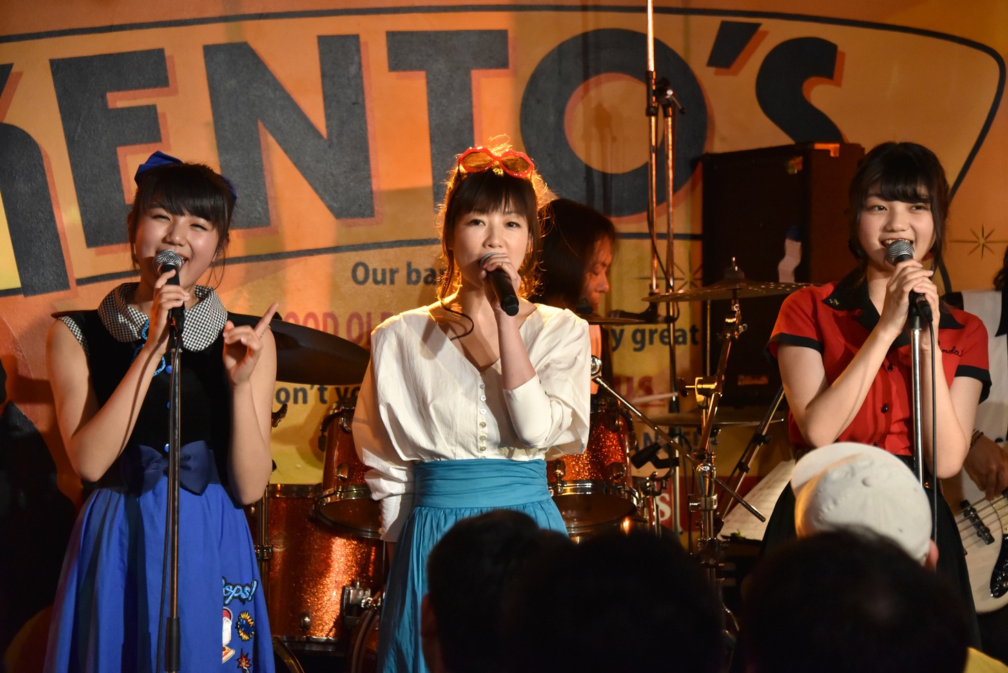 左から寺島和花、宮前真樹、阿部かれん。