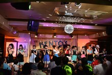 宮前真樹とハコイリ▽ムスメによるコラボレーションの様子。