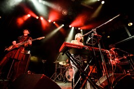 RAMMELLS、初ワンマンとは思えないほどの堂々としたステージで会場沸かす