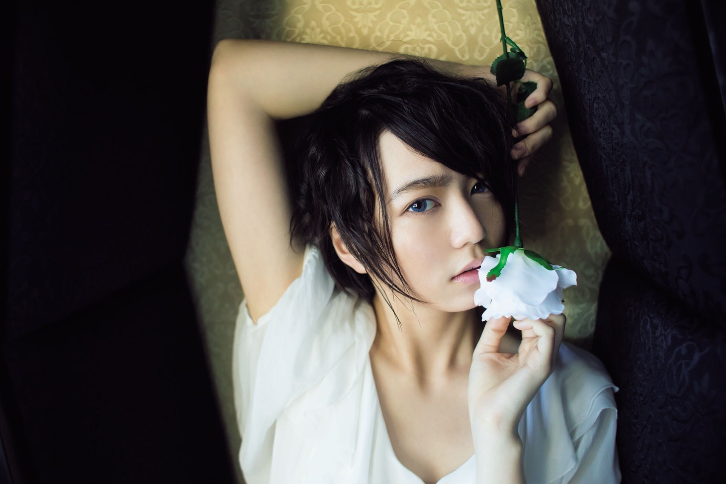 5月に掲載された安本彩花。