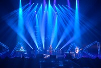 「25th Anniversary DEEN LIVE JOY Special 日本武道館2018」の様子。