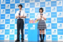 古川毅（SUPER★DRAGON）と池間夏海。