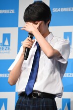 胸キュンフレーズのために精神を統一させる古川毅（SUPER★DRAGON）。