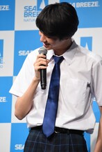 恥ずかしがる古川毅（SUPER★DRAGON）。