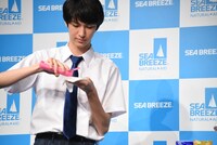 “香りMIX”に挑戦する古川毅（SUPER★DRAGON）