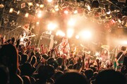 Amelie「Amelie『ステップ×ステップ』Release Tour 2017-2018」東京・渋谷CLUB QUATTRO公演の様子。（撮影：日吉”JP”純平）