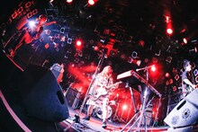 Amelie「Amelie『ステップ×ステップ』Release Tour 2017-2018」東京・渋谷CLUB QUATTRO公演の様子。（撮影：日吉”JP”純平）