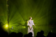 坂本真綾「坂本真綾 LIVE TOUR 2018“ALL CLEAR”」大阪・大阪国際会議場公演の様子。（写真提供：FlyingDog）