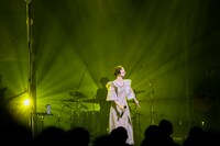 坂本真綾「坂本真綾 LIVE TOUR 2018“ALL CLEAR”」大阪・大阪国際会議場公演の様子。（写真提供：FlyingDog）