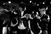 THE 夏の魔物「THE 夏の魔物 TOUR 2018 BANDの魔物」東京・下北沢SHELTER公演の様子。（撮影：岸田哲平）