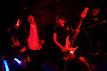 THE 夏の魔物「THE 夏の魔物 TOUR 2018 BANDの魔物」東京・下北沢SHELTER公演の様子。（撮影：岸田哲平）