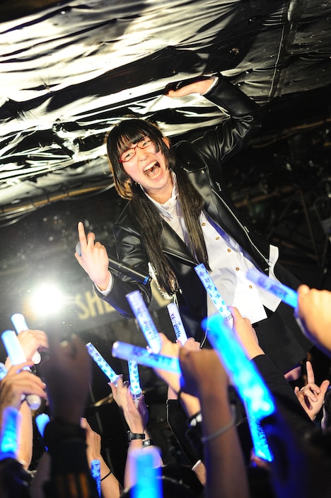 鏡るびい（撮影：岸田哲平）