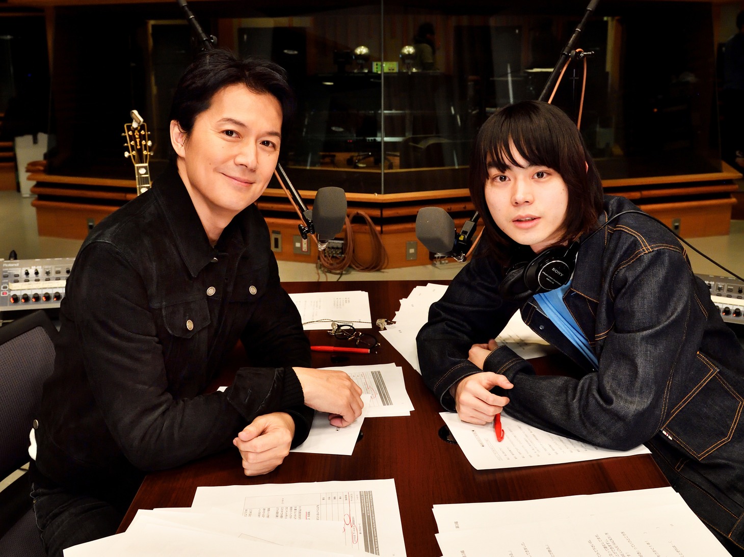 左から福山雅治、菅田将暉。