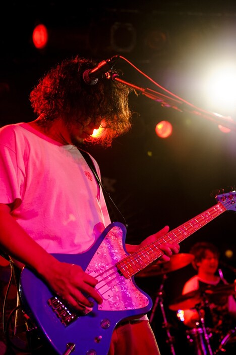 JOJI（B, Vo）（Photo by JON...）