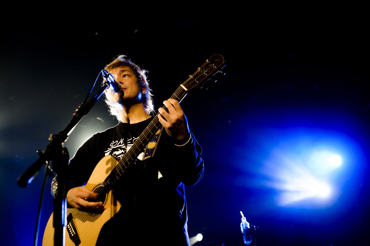 SUGA（Vo, G）（Photo by JON...）