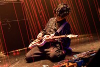 大島知起（G / Ivy to Fraudulent Game）（撮影：古渓一道）