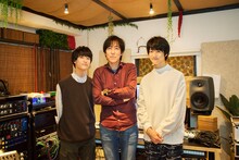 さくらしめじと伊藤一朗（中央）。